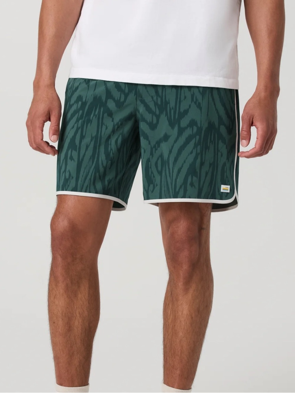 Vuori Banks Short Unlined 7" NWT